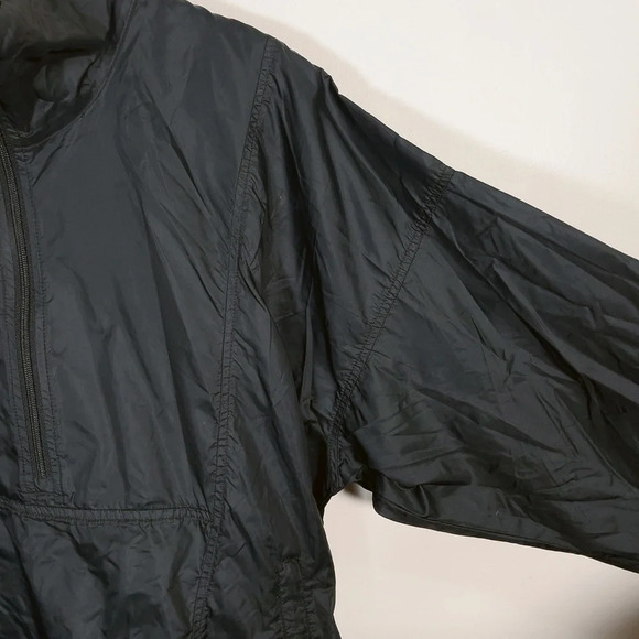 THE NORTH FACE | MEN'S LIGHT WEIGHT HALF ZIP WINBREAKER IN BLACK - Picture 5 of 14